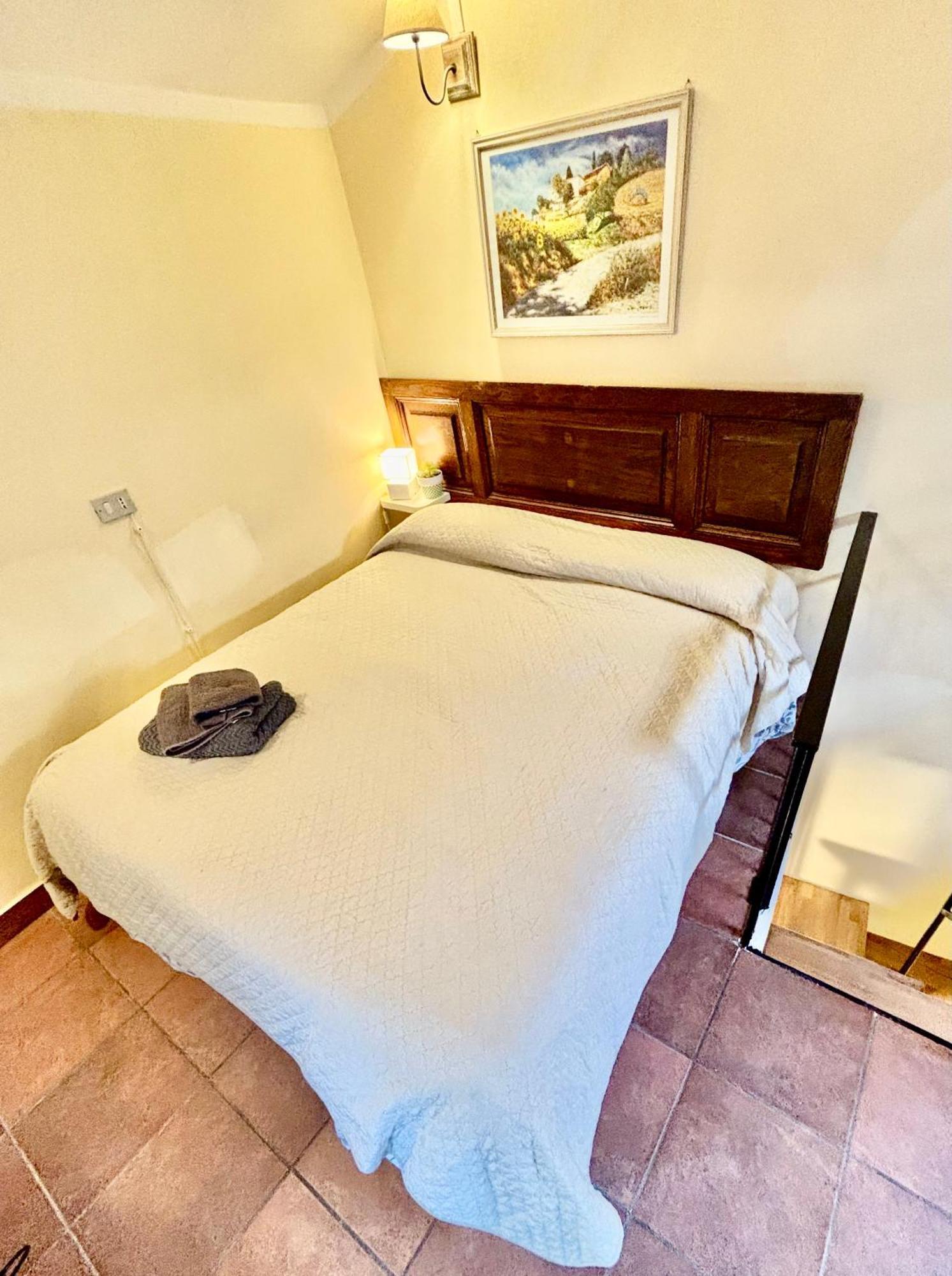Red House Appartement Gubbio Buitenkant foto