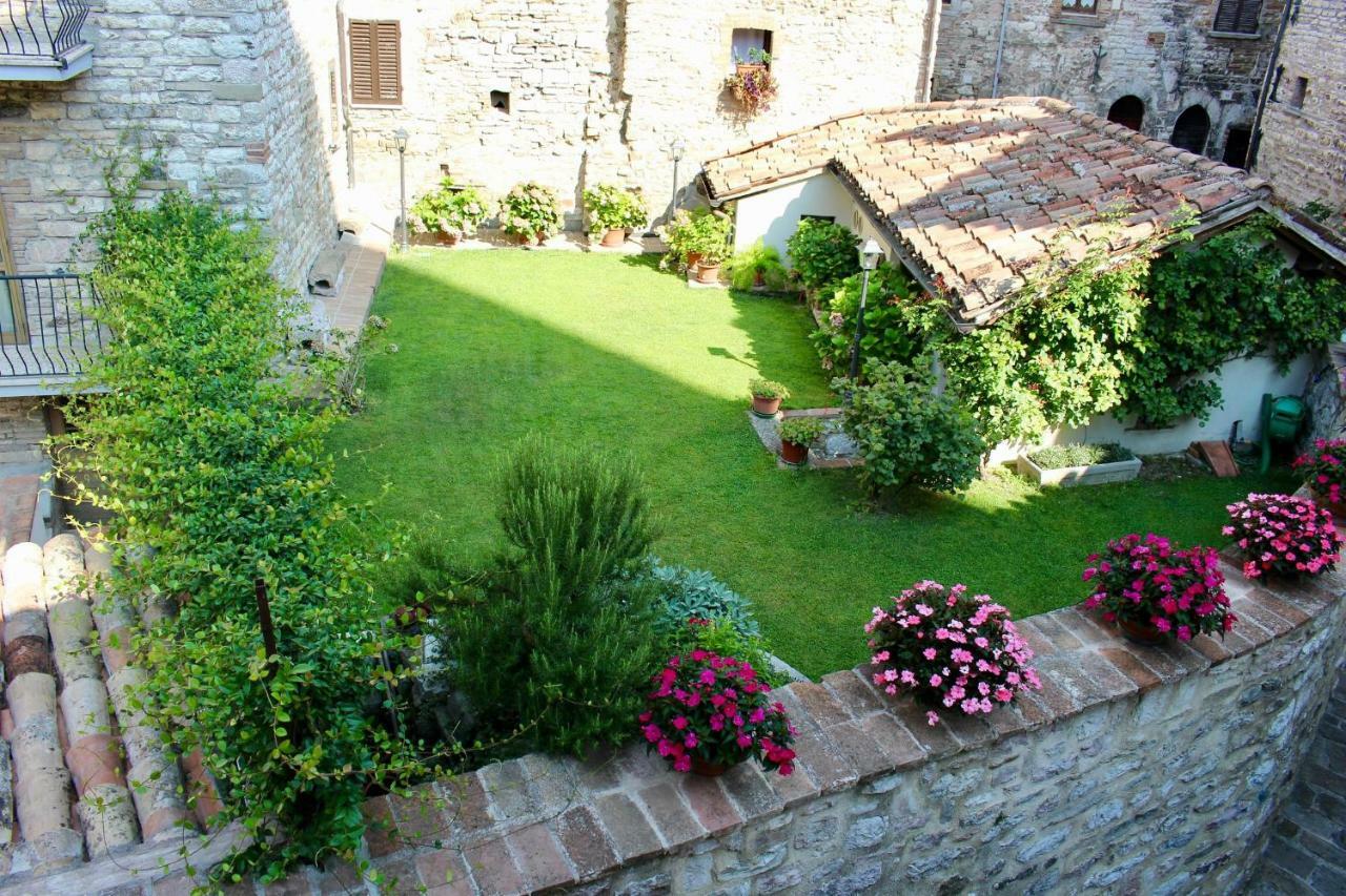 Red House Appartement Gubbio Buitenkant foto